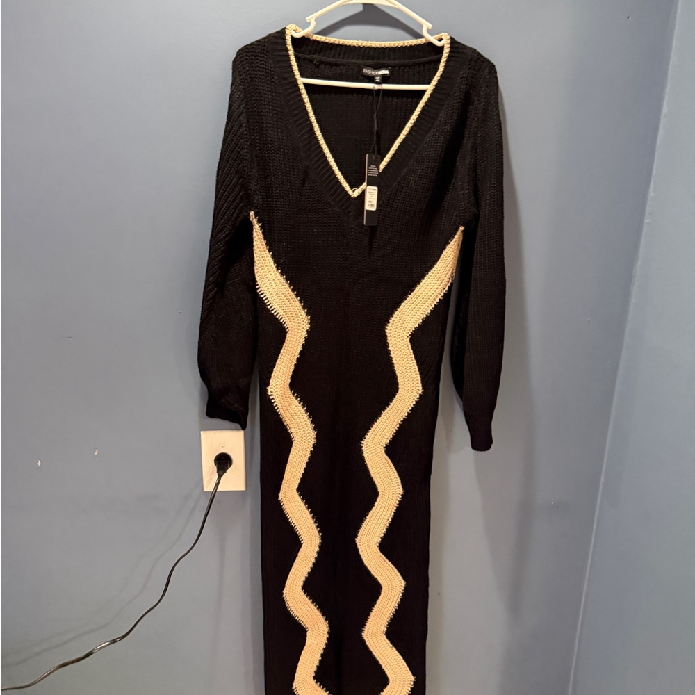Fashion Nova Black and Cream Maxi Dress